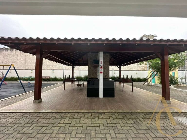 Apartamento à venda – 3 quartos sendo 1 suíte com persiana nos quartos – Barreiros, São José/SC.