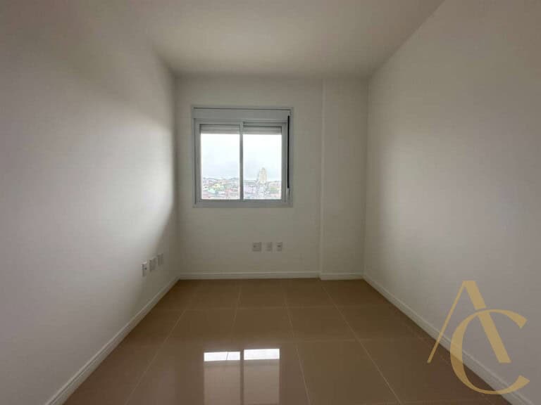 Apartamento à venda – 3 quartos sendo 1 suíte com persiana nos quartos – Barreiros, São José/SC.