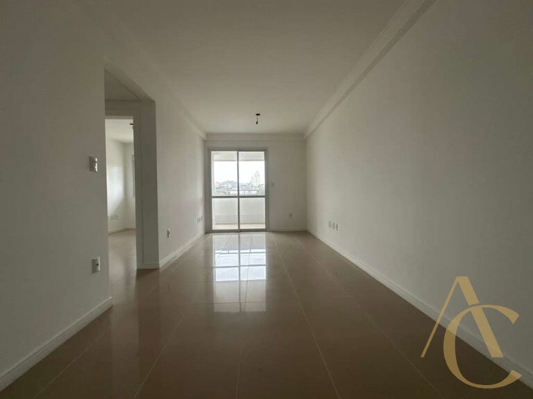 Apartamento à venda – 3 quartos sendo 1 suíte com persiana nos quartos – Barreiros, São José/SC.