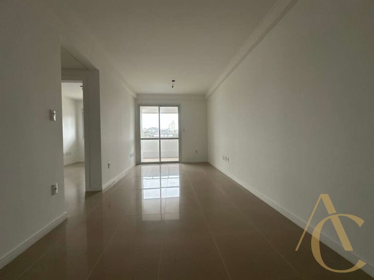 Apartamento à venda – 3 quartos sendo 1 suíte com persiana nos quartos – Barreiros, São José/SC.