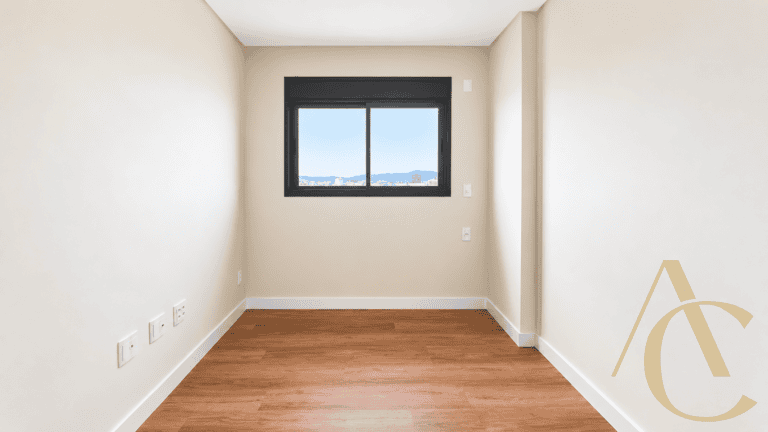 Apartamento à venda – 01 suíte e 2 demi-suítes com garagem – Kobrasol – São José/SC.