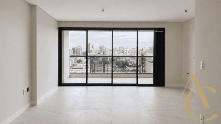 Apartamento à venda – 01 suíte e 2 demi-suítes com hobby box – Kobrasol – São José/SC.