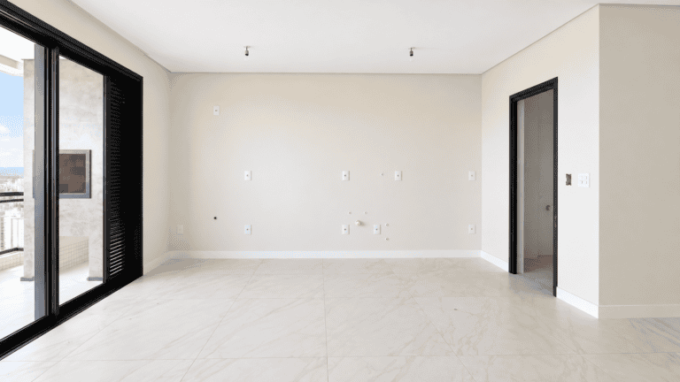 Apartamento à venda – 01 suíte e 2 demi-suítes / Academia – Kobrasol – São José/SC.