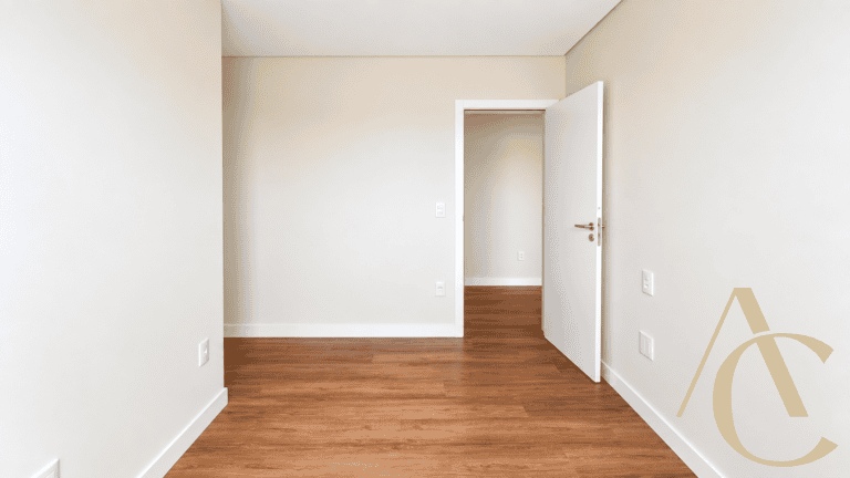 Apartamento à venda – 01 suíte e 2 demi-suítes / Playground – Kobrasol – São José/SC.