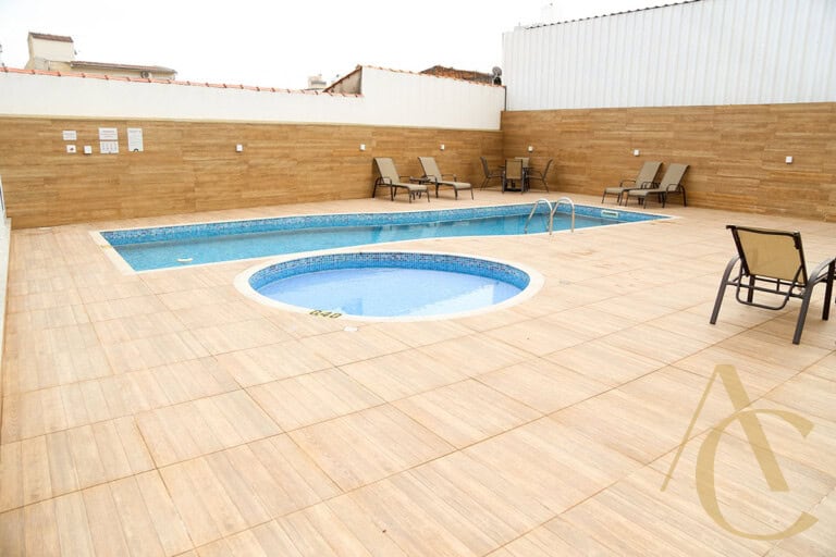 Apartamento à venda – 3 quartos sendo 1 suíte com persiana nos quartos – Barreiros, São José/SC.