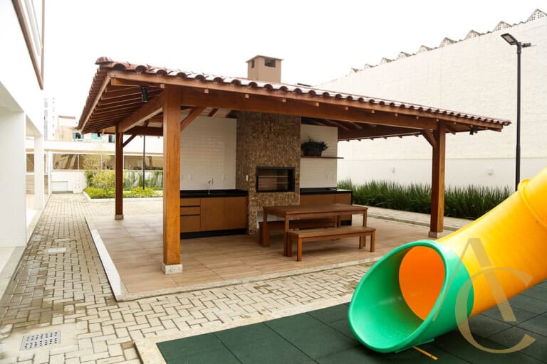 Apartamento à venda – 3 quartos sendo 1 suíte com persiana nos quartos – Barreiros, São José/SC.