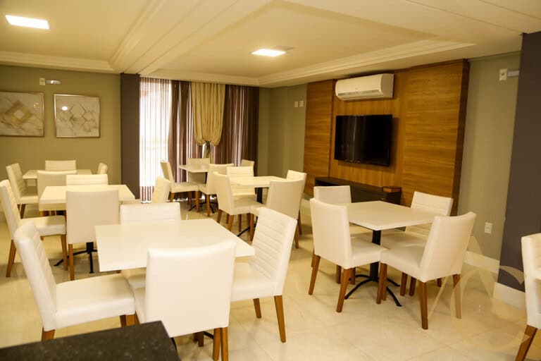 Apartamento à venda – 3 quartos sendo 1 suíte com persiana nos quartos – Barreiros, São José/SC.