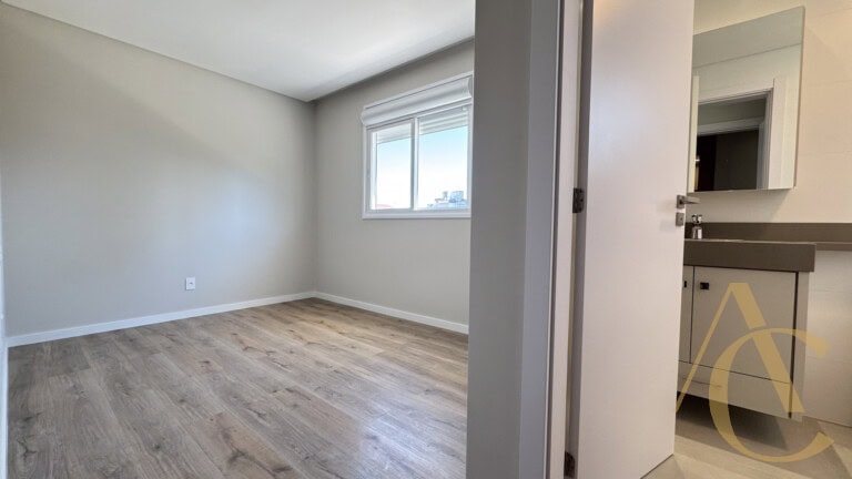 Apartamento à venda – 3 suítes com lavabo – Estreito – Florianópolis/SC