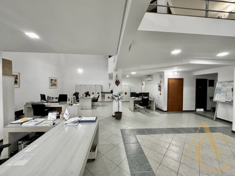Prédio para alugar, 1.097 m² – Capoeiras – Florianópolis/SC.