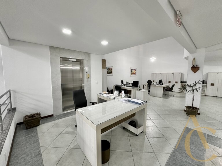 Prédio para alugar, 1.097 m² – Capoeiras – Florianópolis/SC.