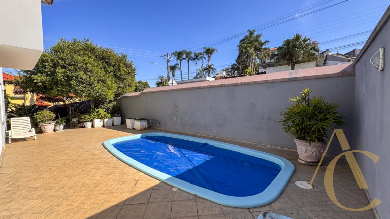 Casa residencial alto padrão para locação – Itaguaçu – Florianópolis/SC.