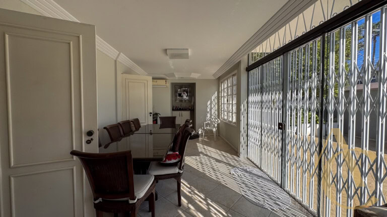 Casa residencial alto padrão para locação – Itaguaçu – Florianópolis/SC.