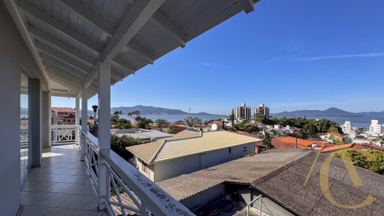 Casa residencial alto padrão para locação – Itaguaçu – Florianópolis/SC.