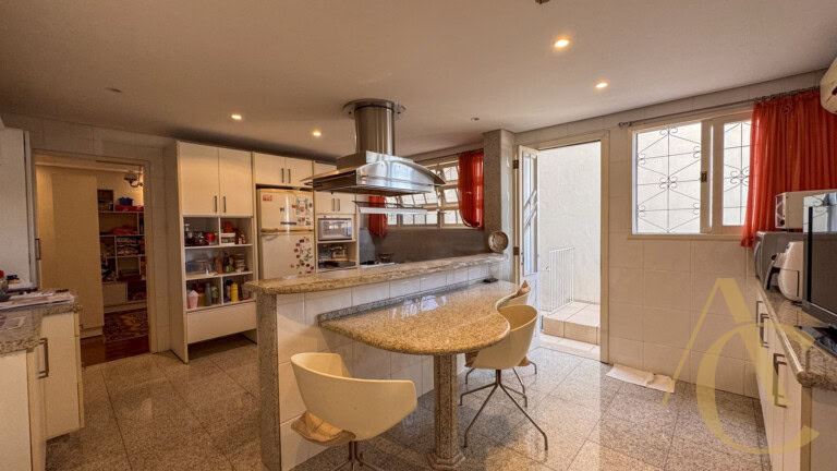 Casa residencial alto padrão para locação – Itaguaçu – Florianópolis/SC.