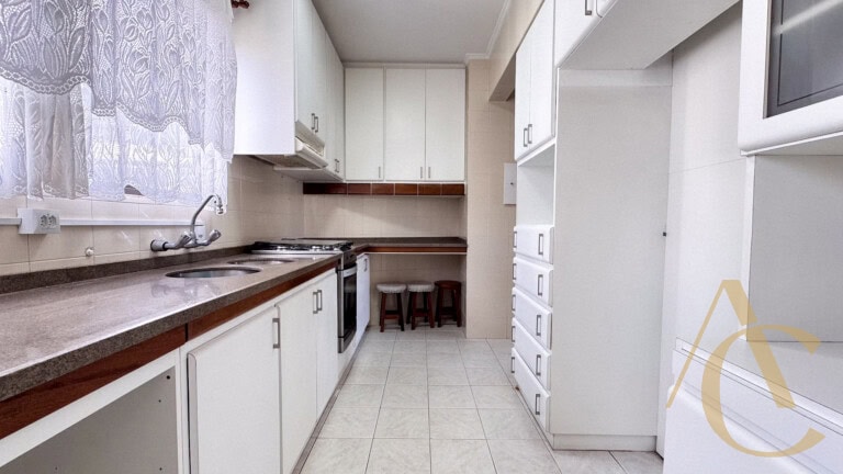 Apartamento à venda – 2 quartos sendo 1 suíte – Centro – Florianópolis/SC.