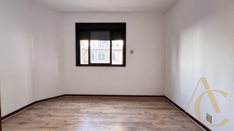 Apartamento à venda – 4 quartos sendo 1 suíte – Centro – Florianópolis,SC.