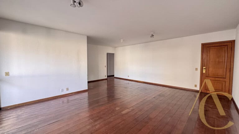 Apartamento à venda – 4 quartos sendo 1 suíte – Centro – Florianópolis,SC.