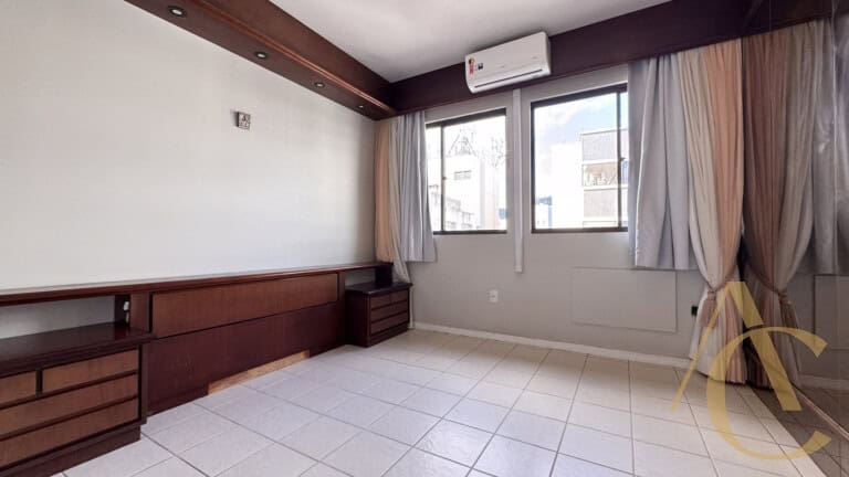 Apartamento à venda – 2 quartos sendo 1 suíte – Centro – Florianópolis/SC.