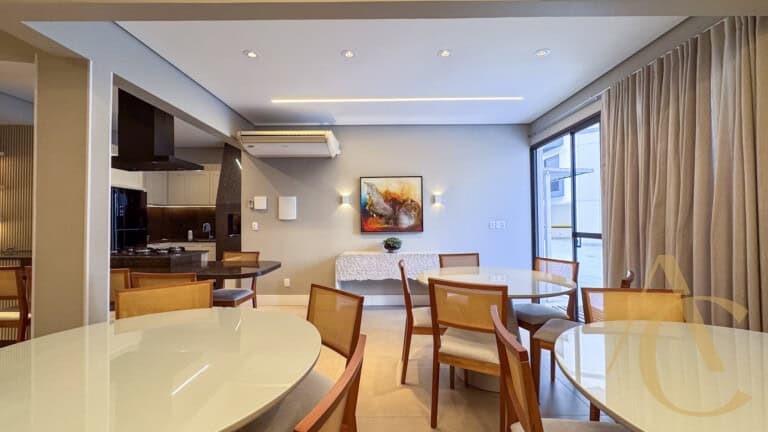 Apartamento à venda – 4 quartos sendo 1 suíte – Centro – Florianópolis,SC.