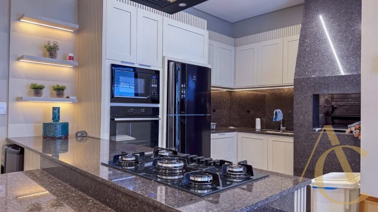 Apartamento à venda – 4 quartos sendo 1 suíte – Centro – Florianópolis,SC.