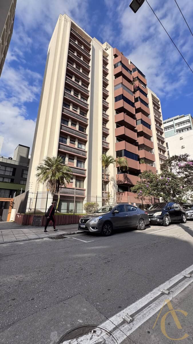 Apartamento à venda – 2 quartos sendo 1 suíte – Centro – Florianópolis/SC.