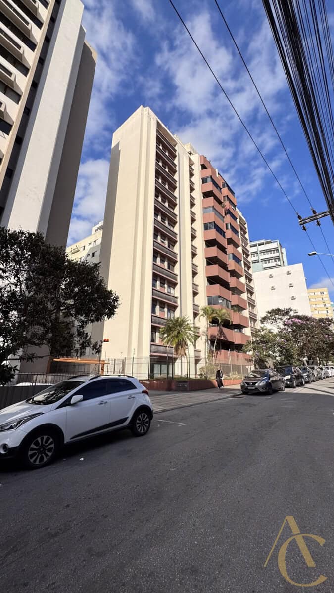 Apartamento à venda – 2 quartos sendo 1 suíte – Centro – Florianópolis/SC.