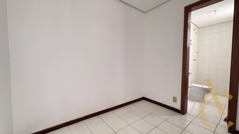 Apartamento à venda – 4 quartos sendo 1 suíte – Centro – Florianópolis,SC.