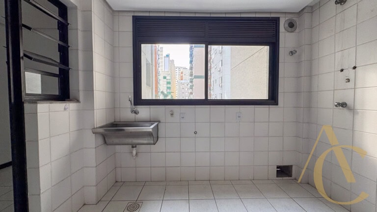 Apartamento à venda – 4 quartos sendo 1 suíte – Centro – Florianópolis,SC.