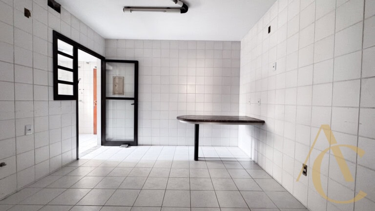 Apartamento à venda – 4 quartos sendo 1 suíte – Centro – Florianópolis,SC.