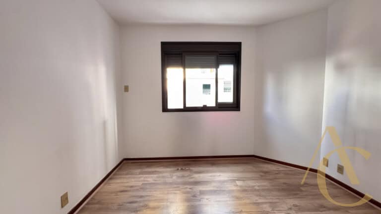 Apartamento à venda – 4 quartos sendo 1 suíte – Centro – Florianópolis,SC.