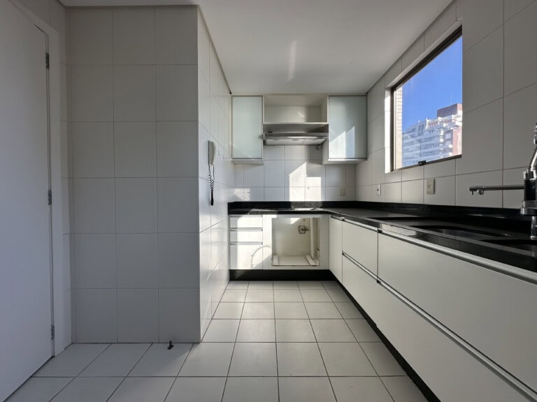 Apartamento para locação – 3 suítes, 3 vagas de garagem – Agronômica – Florianópolis, SC.