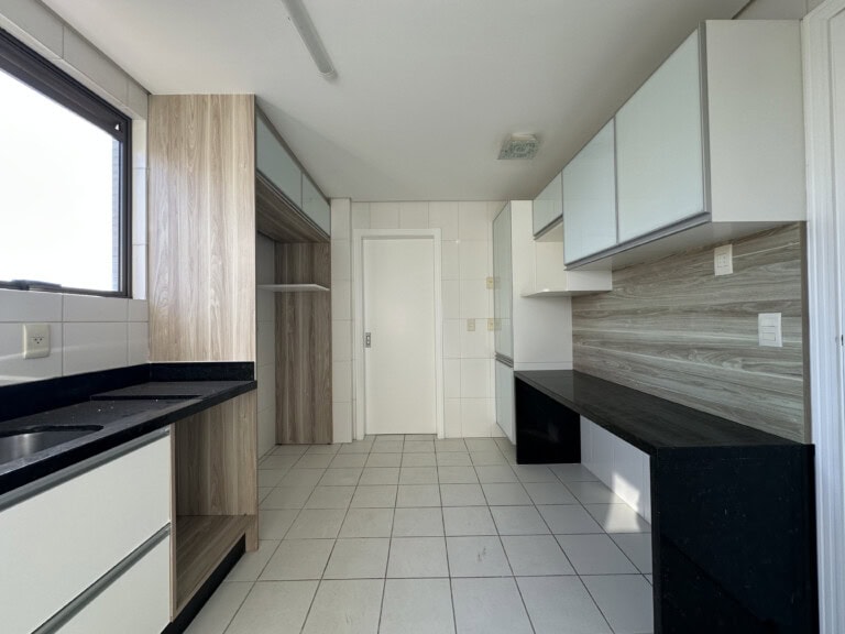 Apartamento para locação – 3 suítes, 3 vagas de garagem – Agronômica – Florianópolis, SC.