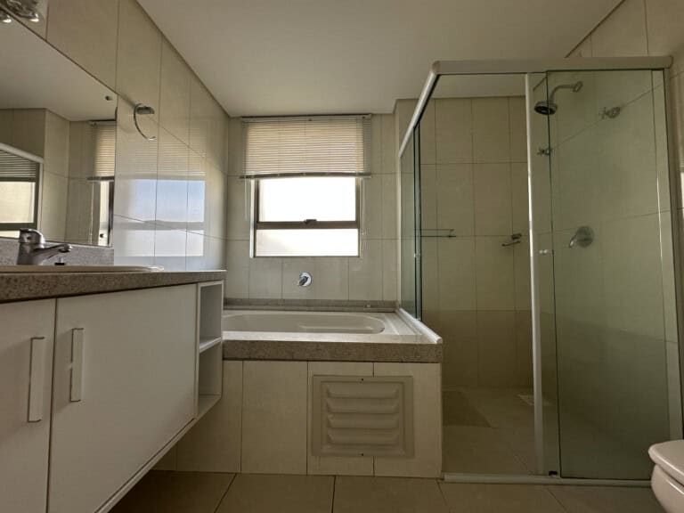 Apartamento para locação – 3 suítes, 3 vagas de garagem – Agronômica – Florianópolis, SC.