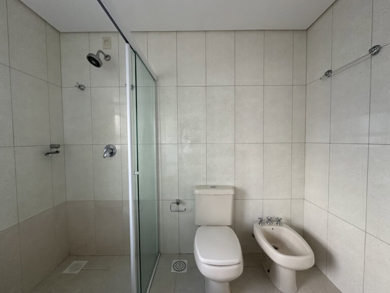 Apartamento para locação – 3 suítes, 3 vagas de garagem – Agronômica – Florianópolis, SC.