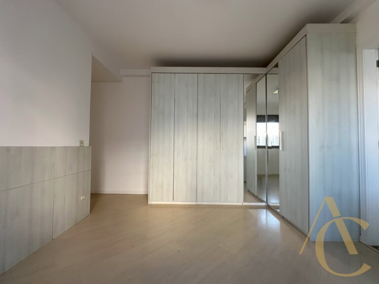 Apartamento para locação – 3 suítes, 3 vagas de garagem – Agronômica – Florianópolis, SC.