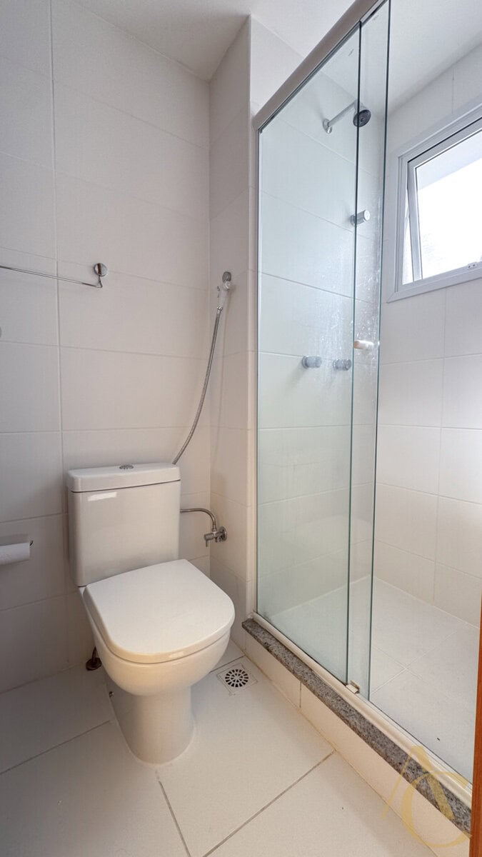 Apartamento/Cobertura para alugar – 03 suítes – 02 vagas de garagem – Abraão – Florianópolis/SC.