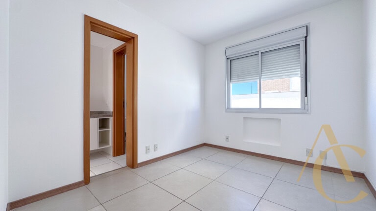 Apartamento para alugar – 03 suítes – Abraão – Florianópolis/SC.