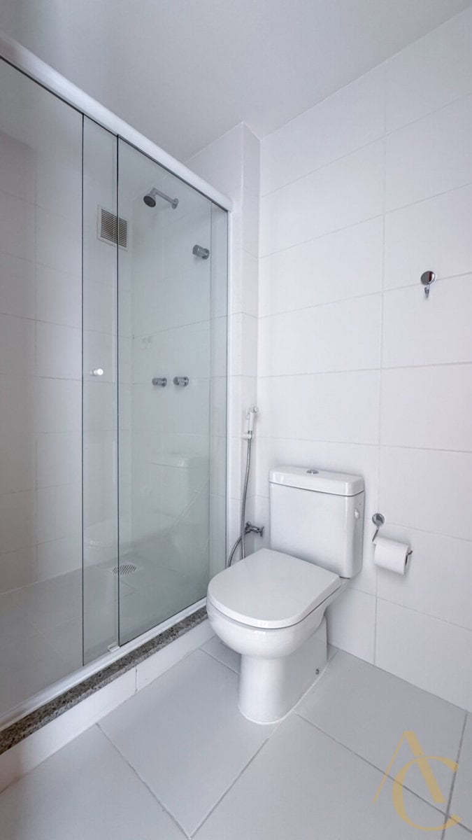 Apartamento/Cobertura para alugar – 03 suítes – 02 vagas de garagem – Abraão – Florianópolis/SC.