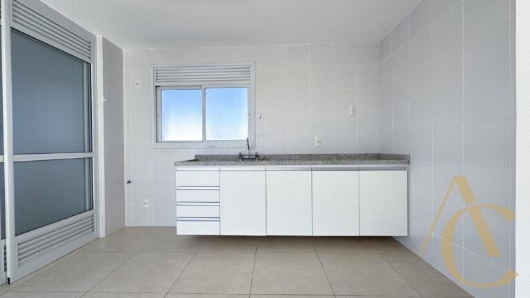 Apartamento/Cobertura para alugar – 03 suítes – 02 vagas de garagem – Abraão – Florianópolis/SC.