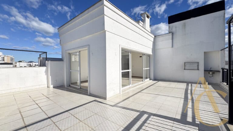 Apartamento/Cobertura para alugar – 03 suítes – 02 vagas de garagem – Abraão – Florianópolis/SC.