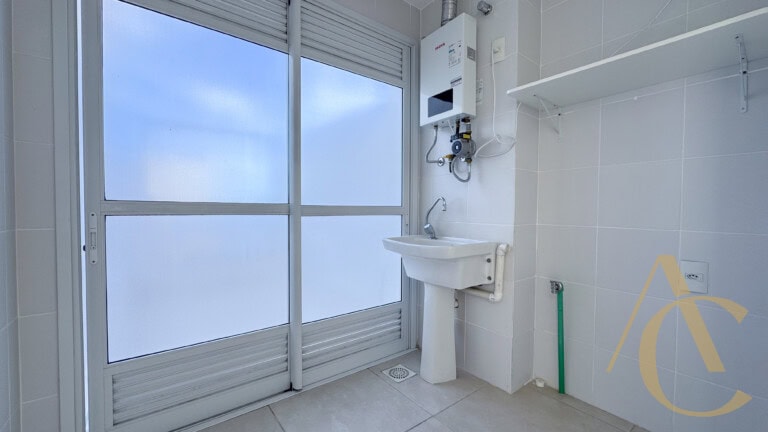 Apartamento/Cobertura para alugar – 03 suítes – 02 vagas de garagem – Abraão – Florianópolis/SC.