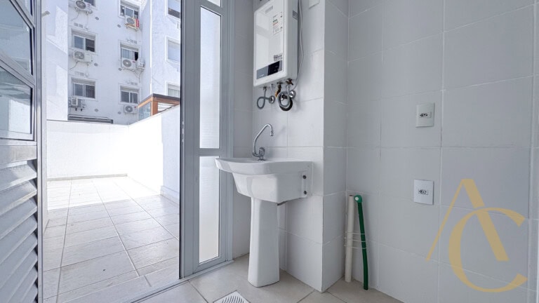 Apartamento para alugar – 03 suítes – Abraão – Florianópolis/SC.