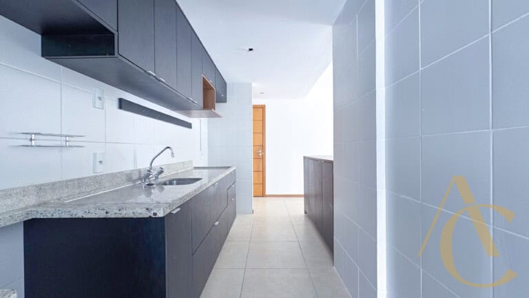 Apartamento para alugar – 03 suítes – Abraão – Florianópolis/SC.