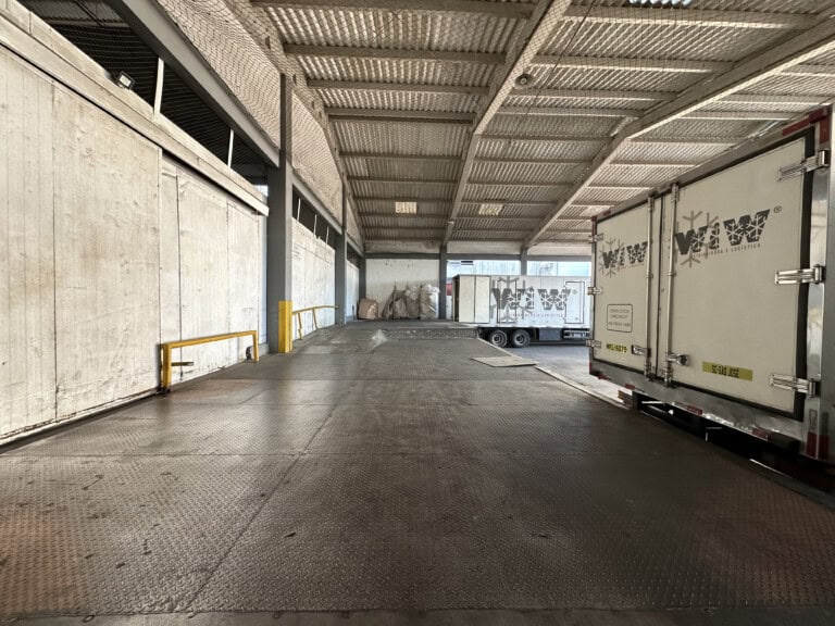 Galpão para alugar – 4.445 m² – Distrito Industrial – São José/SC.