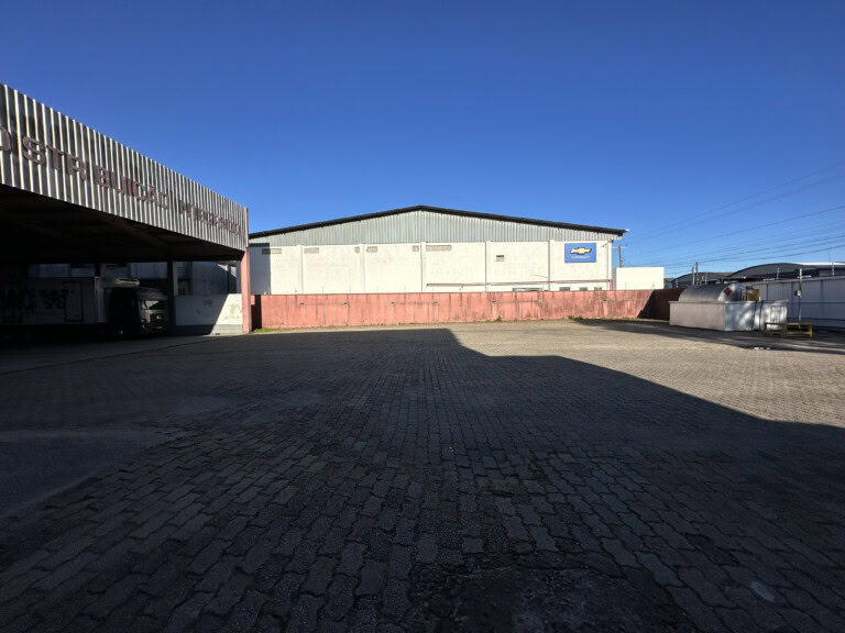 Galpão para alugar – 4.445 m² – Distrito Industrial – São José/SC.