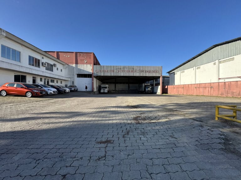 Galpão para alugar – 4.445 m² – Distrito Industrial – São José/SC.