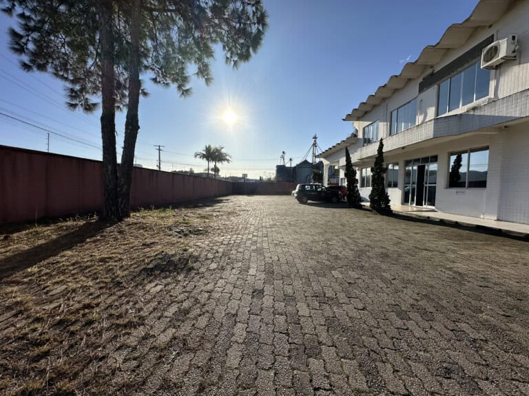 Galpão para alugar – 4.445 m² – Distrito Industrial – São José/SC.