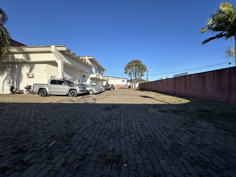 Galpão para alugar – 4.445 m² – Distrito Industrial – São José/SC.