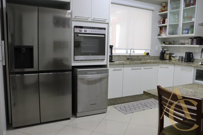 Casa à venda – 4 quartos sendo 3 suítes – Saco Grande, Florianópolis/SC.