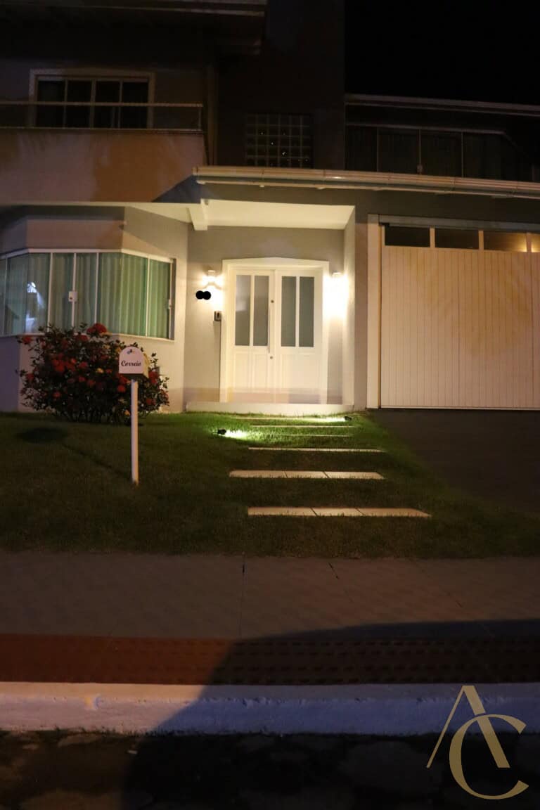 Casa à venda – 4 quartos sendo 3 suítes – Saco Grande, Florianópolis/SC.